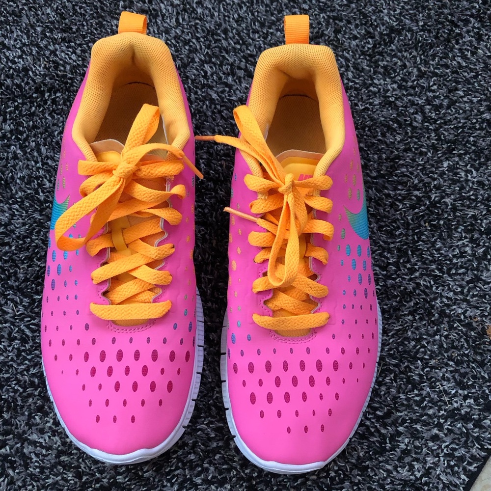 Cute NIKE girls youth size 7Y sneakers